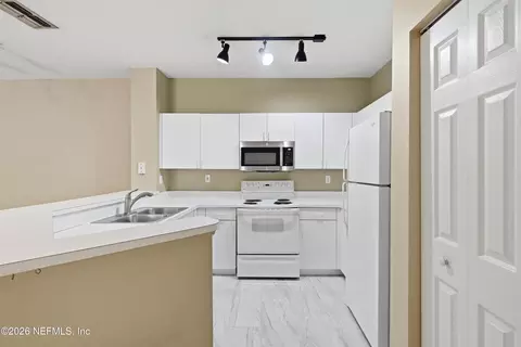 Kitchen - 615 Fairway Dr #206, Saint Augustine, FL 32084 photo 2 of 3
