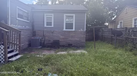 Exterior - 285 E 46th St, Jacksonville, FL 32208 photo 2 of 4
