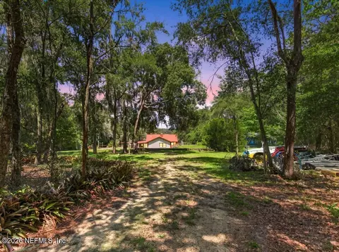 Exterior - 316 Macgill St, Interlachen, FL 32148 photo 5 of 35