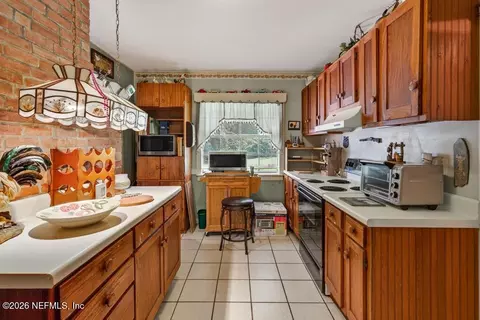 Kitchen - 316 Macgill St, Interlachen, FL 32148 photo 6 of 7