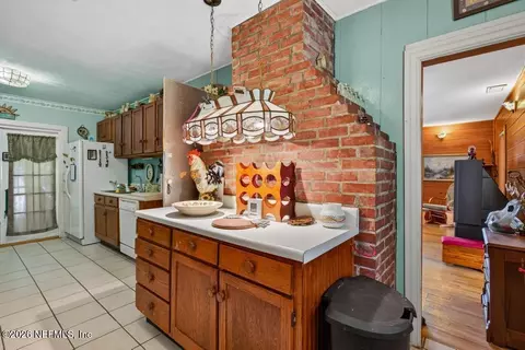 Kitchen - 316 Macgill St, Interlachen, FL 32148 photo 7 of 7