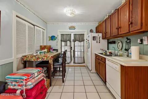 Kitchen - 316 Macgill St, Interlachen, FL 32148 photo 1 of 7