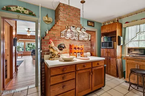 Kitchen - 316 Macgill St, Interlachen, FL 32148 photo 3 of 7
