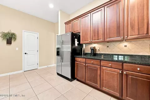 Kitchen - 363 Porta Rosa Cir, Saint Augustine, FL 32092 photo 5 of 6