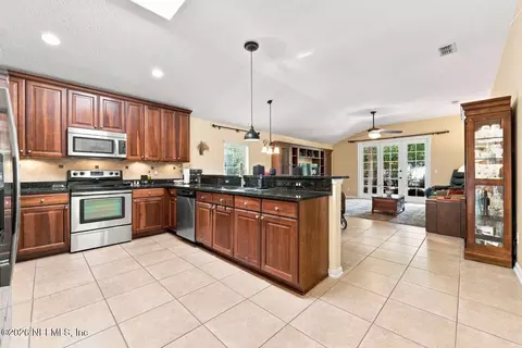 Kitchen - 363 Porta Rosa Cir, Saint Augustine, FL 32092 photo 3 of 6