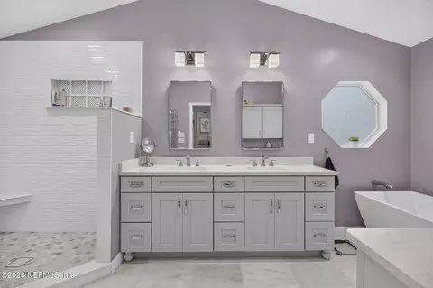 Bath - 844 White Eagle Cir, Saint Augustine, FL 32086 photo 1 of 9