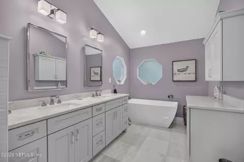 Bath - 844 White Eagle Cir, Saint Augustine, FL 32086 photo 2 of 9