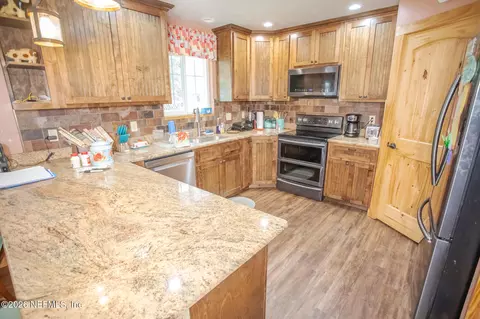 Kitchen - 6723 SW 95th St, Hampton, FL 32044 photo 1 of 4