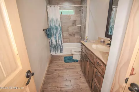 Bath - 6723 SW 95th St, Hampton, FL 32044 photo 3 of 5