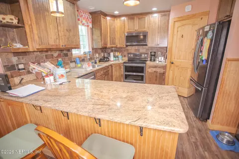 Kitchen - 6723 SW 95th St, Hampton, FL 32044 photo 2 of 4