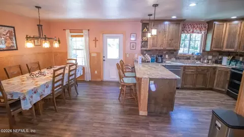 Dining - 6723 SW 95th St, Hampton, FL 32044 photo 2 of 2