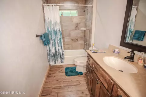 Bath - 6723 SW 95th St, Hampton, FL 32044 photo 4 of 5