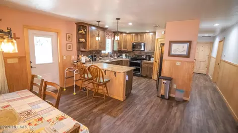 Entry Way - 6723 SW 95th St, Hampton, FL 32044 photo 3 of 3