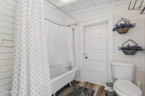 Bath - 17 Dufferin St, Saint Augustine, FL 32084 photo 3 of 3