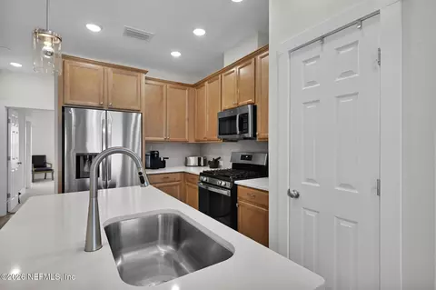 Kitchen - 11114 Binary Ct, Jacksonville, FL 32256 photo 2 of 2
