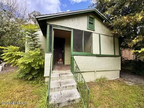 5242 Dodge Rd, Jacksonville, FL 32209