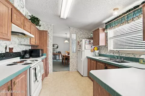 Kitchen - 119 Spanish Trl, Georgetown, FL 32139 photo 2 of 3