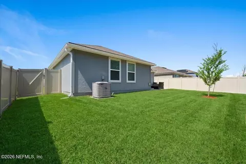 Exterior - 75639 Bridgewater Dr, Yulee, FL 32097 photo 2 of 10