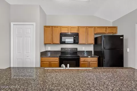 Kitchen - 96007 Tidal Bay Ct, Yulee, FL 32097 photo 5 of 5