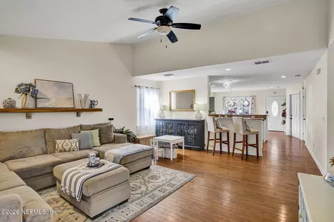 1091 13th St N, Jacksonville Beach, FL 32250