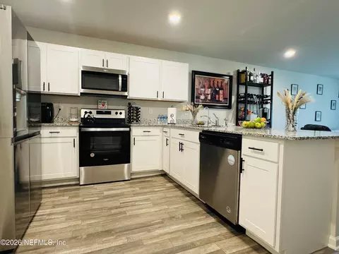 Kitchen - 45287 Red Brick Dr, Callahan, FL 32011 photo 2 of 4