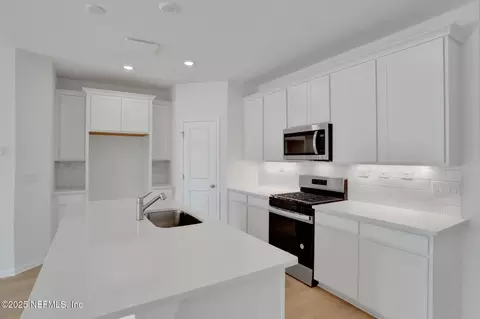 Kitchen - 162 Wood Ln, Saint Augustine, FL 32092 photo 3 of 4