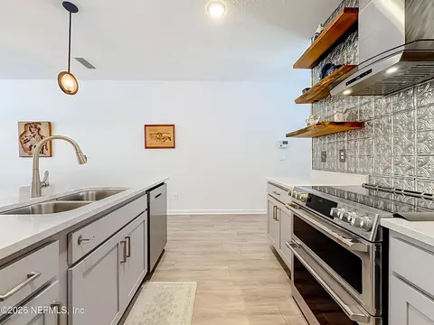 Kitchen - 25 Ridge Lake Rd, Saint Augustine, FL 32086 photo 2 of 3