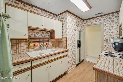 Kitchen - 1845 Bartram Cir E, Jacksonville, FL 32207 photo 1 of 2