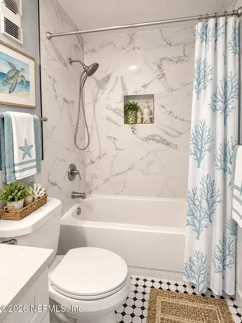 Bath - 650 W Pope Rd #207, Saint Augustine, FL 32080 photo 2 of 7