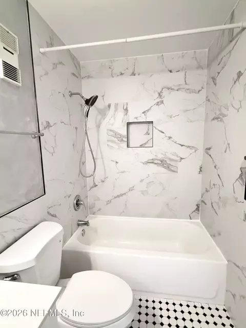 Bath - 650 W Pope Rd #207, Saint Augustine, FL 32080 photo 1 of 7