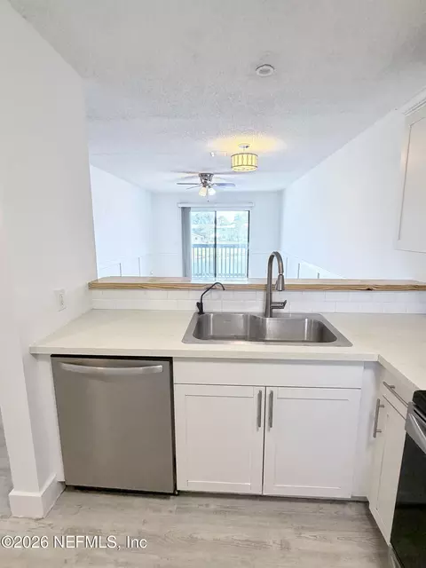 Kitchen - 650 W Pope Rd #207, Saint Augustine, FL 32080 photo 6 of 8