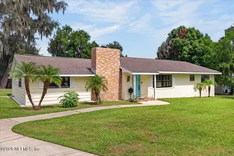 202 Lakeview Ave, Crescent City, FL 32112