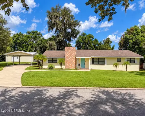 202 Lakeview Ave, Crescent City, FL 32112
