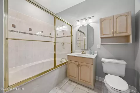 Bath - 974 Mapleton Ter, Jacksonville, FL 32207 photo 5 of 6