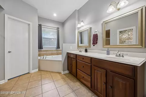 Bath - 974 Mapleton Ter, Jacksonville, FL 32207 photo 1 of 6