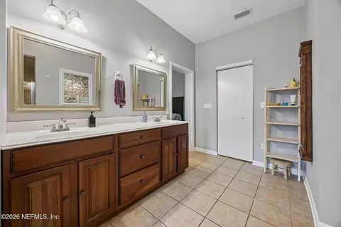 Bath - 974 Mapleton Ter, Jacksonville, FL 32207 photo 2 of 6