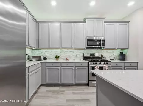 Kitchen - 10 Montserrat Dr, Saint Augustine, FL 32092 photo 4 of 4