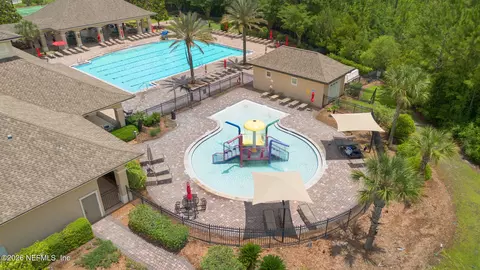 Exterior - 66012 Edgewater Dr, Yulee, FL 32097 photo 5 of 8