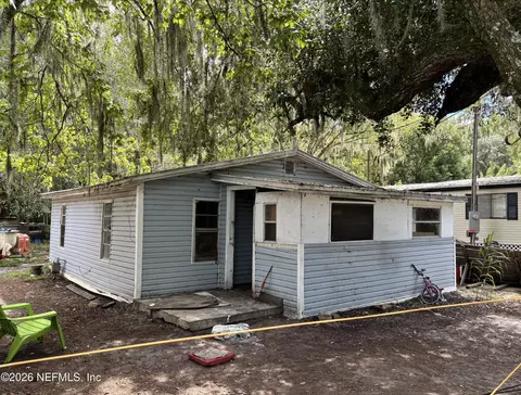 208 4th St, East Palatka, FL 32131