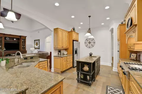 Kitchen - 696 Frederic Dr, Fleming Island, FL 32003 photo 4 of 10