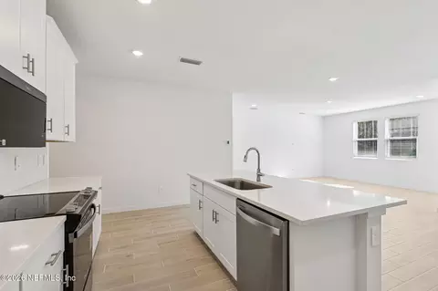 Kitchen - 7378 Everett Forest Dr, Jacksonville, FL 32219 photo 5 of 7