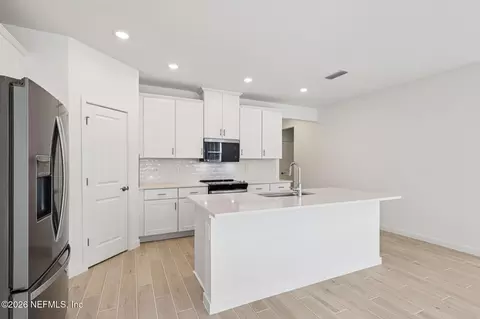 Kitchen - 7378 Everett Forest Dr, Jacksonville, FL 32219 photo 4 of 7