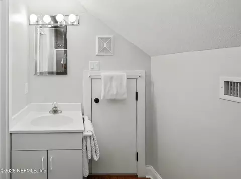 Bath - 47 Osceola St, Saint Augustine, FL 32084 photo 4 of 6