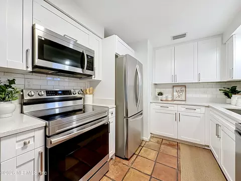 Kitchen - 2490 Spokane Ave E, Jacksonville, FL 32233 photo 1 of 6