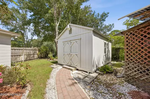 Exterior - 137 Mango Ct, Middleburg, FL 32068 photo 6 of 10