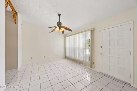 Living - 137 Mango Ct, Middleburg, FL 32068 photo 2 of 3