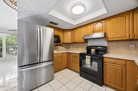 Kitchen - 137 Mango Ct, Middleburg, FL 32068 photo 2 of 3