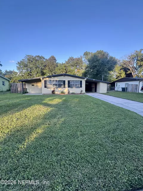 8067 Santillo Dr, Jacksonville, FL 32217