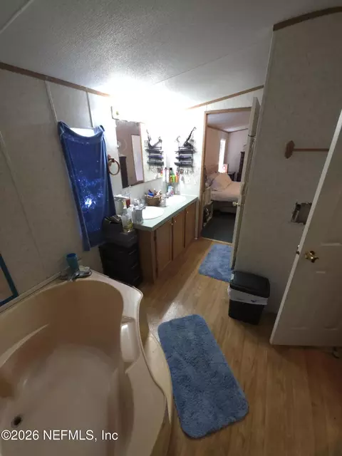 Bath - 633 Marion Ave, Interlachen, FL 32148 photo 1 of 4