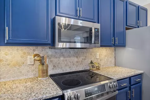 Kitchen - 650 Wakeview Dr, Orange Park, FL 32065 photo 7 of 9